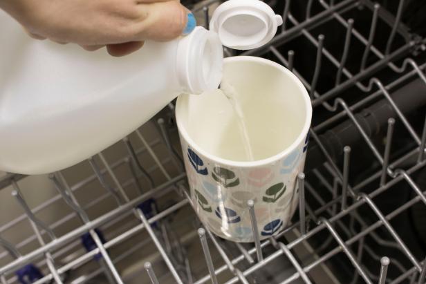 how to clean a dishwasher with vinegar