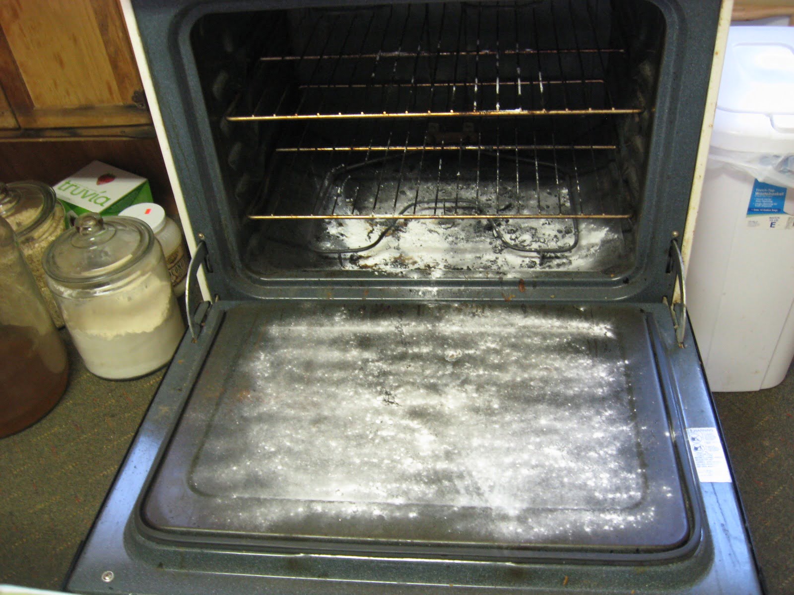 Clean Oven With Baking Soda And Vinegar